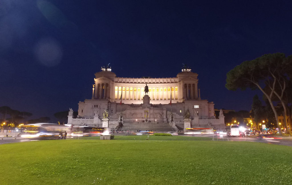 PIAZZA VENEZIA - Rome by Night Tour with RomeCabs
